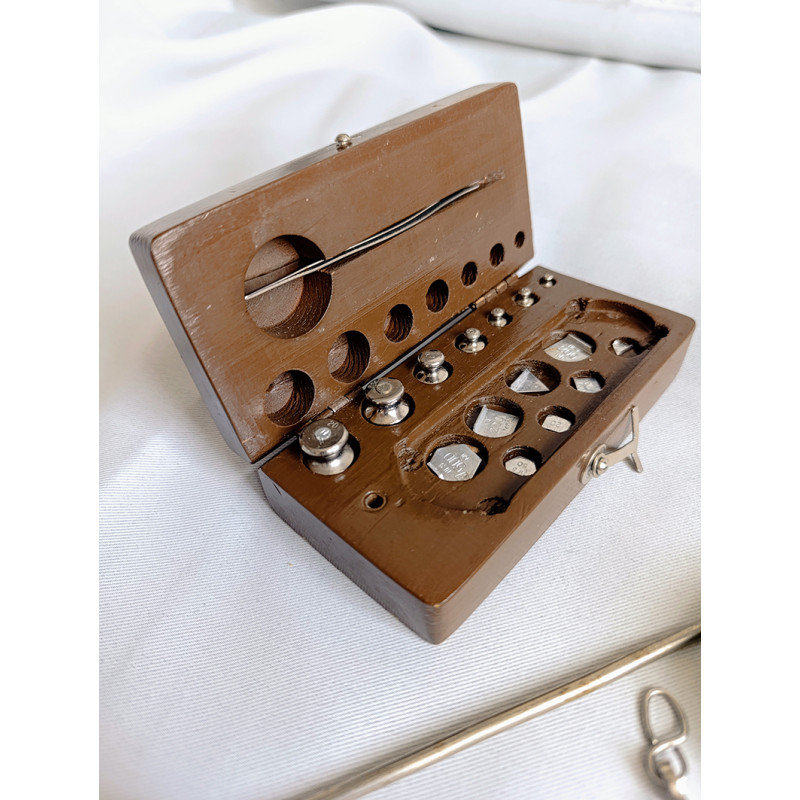 Laboratory scales with weights MIZ N-Tagil Original Set Made in USSR 1961 Laboratory scales with weights MIZ N-Tagil Original Set Made in USSR 1961