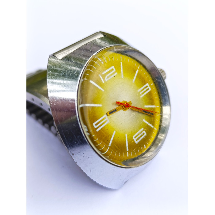 Vintage Poljot Vulkan Men’s Watch – Soviet Era Elegance