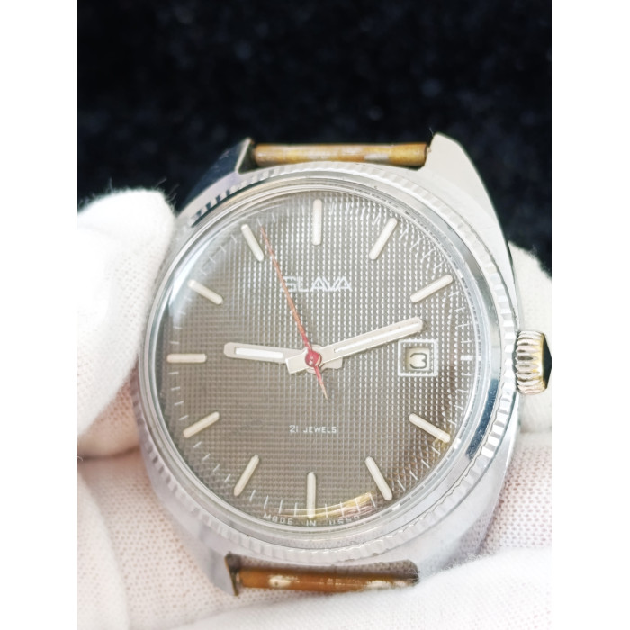Slava Soviet Watch 21 Jewels Made In USSR Mechanical Wristwatch 1980s