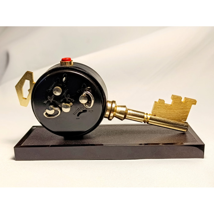 Vintage Soviet Alarm Clock Key to Moscow by Slava, 11 Jewels, Made in USSR 1980s