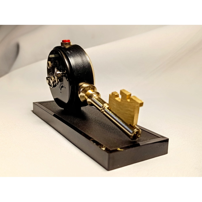 Vintage Soviet Alarm Clock Key to Moscow by Slava, 11 Jewels, Made in USSR 1980s