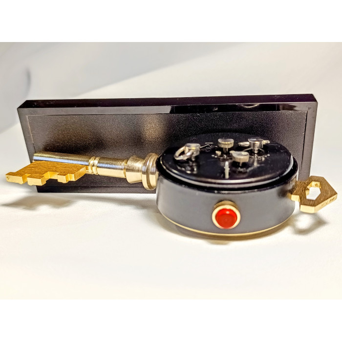 Vintage Soviet Alarm Clock Key to Moscow by Slava, 11 Jewels, Made in USSR 1980s