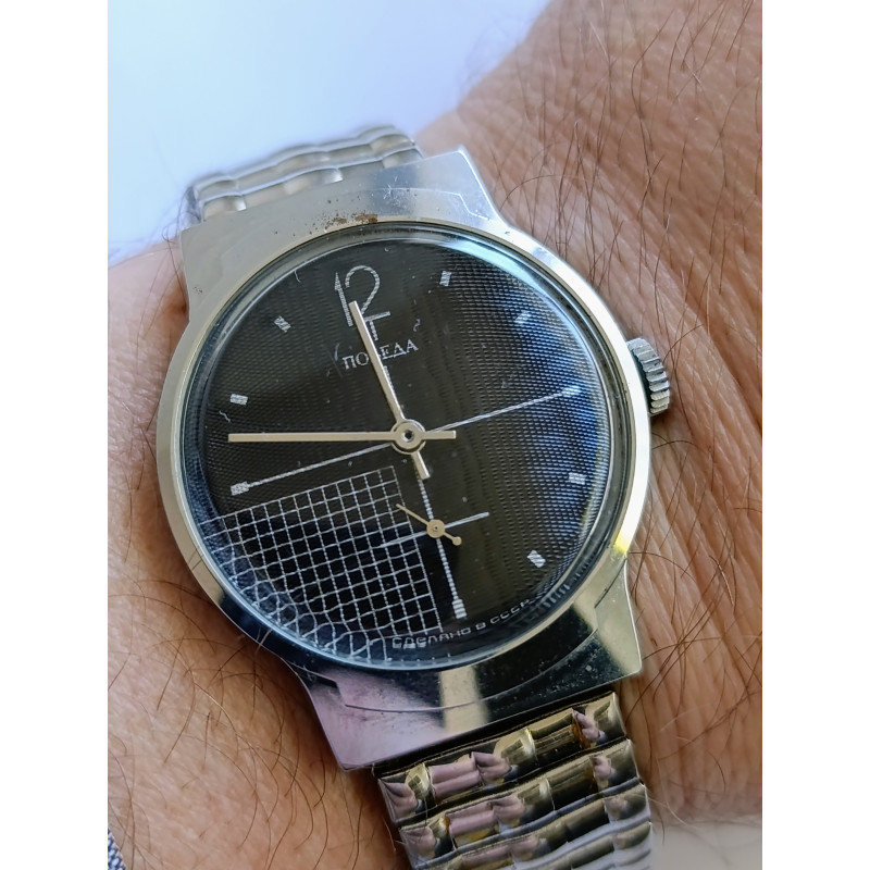 Soviet Mechanical Watch Pobeda 2602 15 Jewels Movement Made in USSR Classic 1980s Style Soviet Mechanical Watch Pobeda 2602 15 Jewels Movement Made in USSR Classic 1980s Style