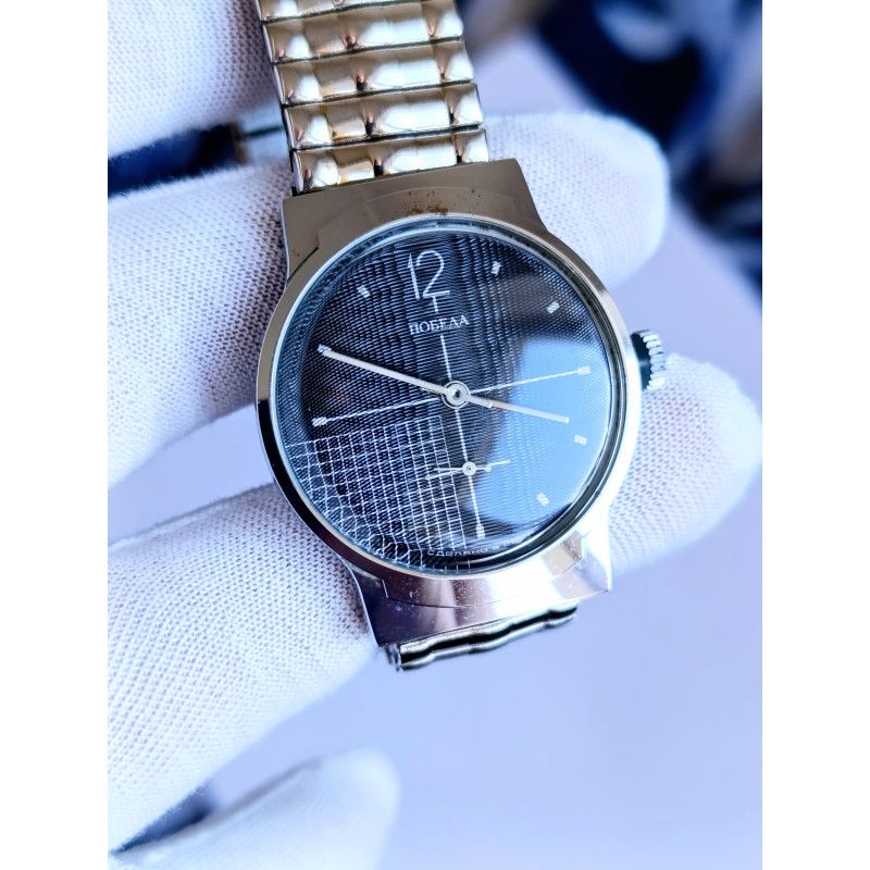 Soviet Mechanical Watch Pobeda 2602 15 Jewels Movement Made in USSR Classic 1980s Style Soviet Mechanical Watch Pobeda 2602 15 Jewels Movement Made in USSR Classic 1980s Style
