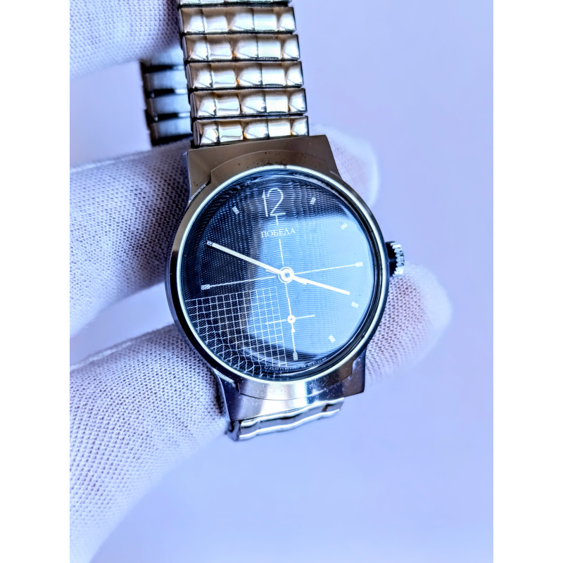 Soviet Mechanical Watch Pobeda 2602 15 Jewels Movement Made in USSR Classic 1980s Style Soviet Mechanical Watch Pobeda 2602 15 Jewels Movement Made in USSR Classic 1980s Style