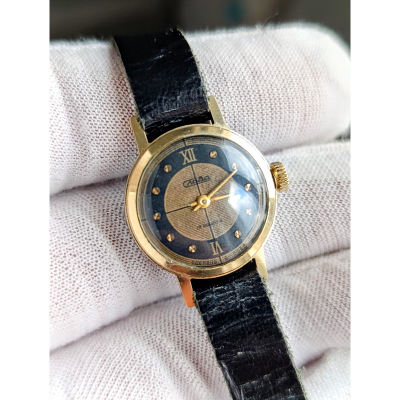 Soviet Watch Slava Cal.: 1601 – Vintage Women's Watch with 17 Jewels and Leather Strap Soviet Watch Slava Cal.: 1601 – Vintage Women's Watch with 17 Jewels and Leather Strap