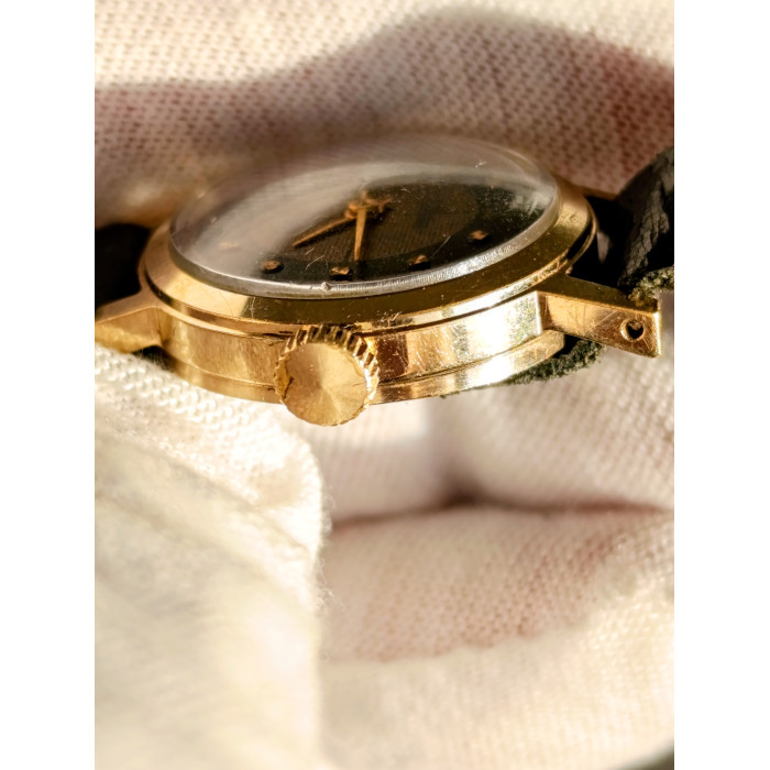 Soviet Watch Slava Cal.: 1601 – Vintage Women's Watch with 17 Jewels and Leather Strap