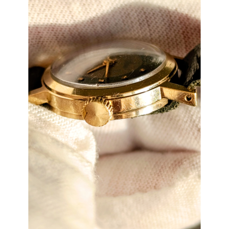 Soviet Watch Slava Cal.: 1601 – Vintage Women's Watch with 17 Jewels and Leather Strap Soviet Watch Slava Cal.: 1601 – Vintage Women's Watch with 17 Jewels and Leather Strap