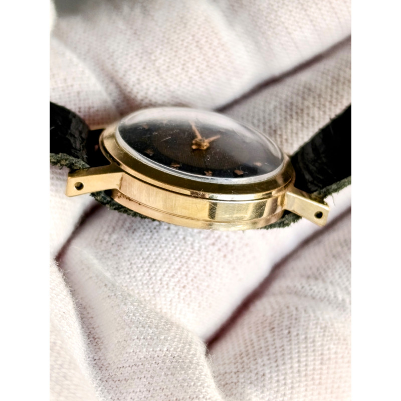 Soviet Watch Slava Cal.: 1601 – Vintage Women's Watch with 17 Jewels and Leather Strap Soviet Watch Slava Cal.: 1601 – Vintage Women's Watch with 17 Jewels and Leather Strap