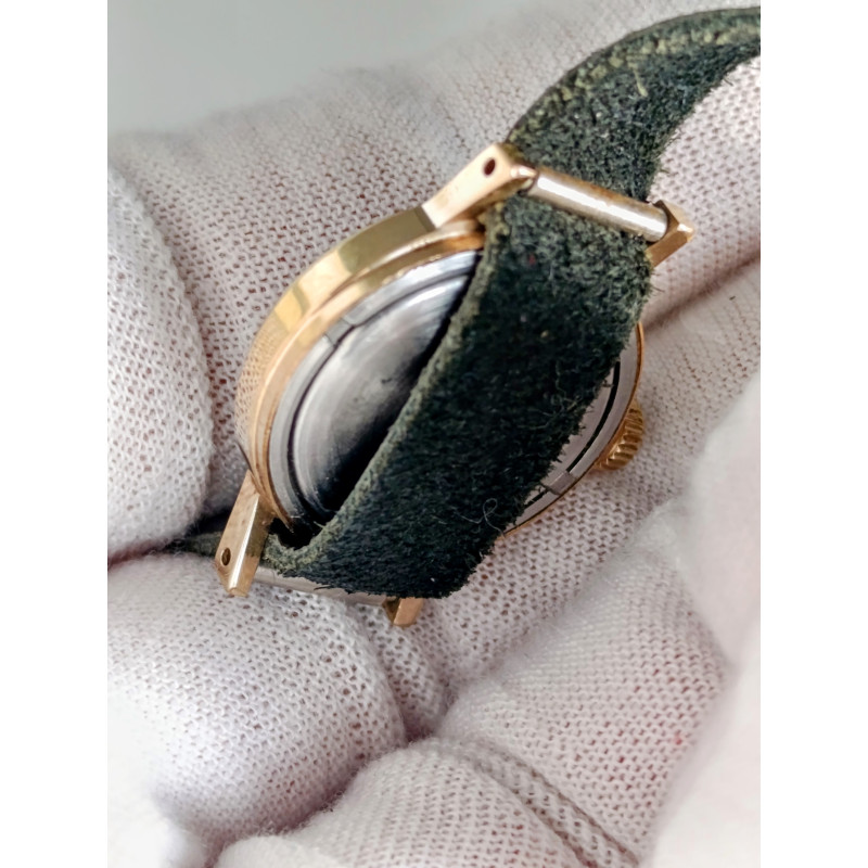 Soviet Watch Slava Cal.: 1601 – Vintage Women's Watch with 17 Jewels and Leather Strap Soviet Watch Slava Cal.: 1601 – Vintage Women's Watch with 17 Jewels and Leather Strap