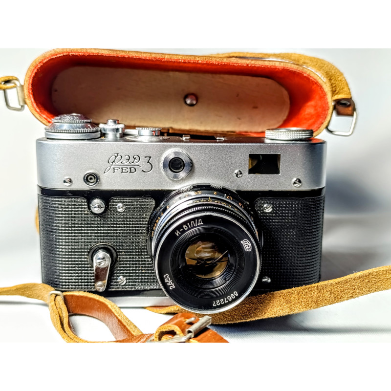 Soviet Film Camera 35mm FED 3 Rangefinder Russian Camera with Industar I-61L/D Lens Soviet Film Camera 35mm FED 3 Rangefinder Russian Camera with Industar I-61L/D Lens