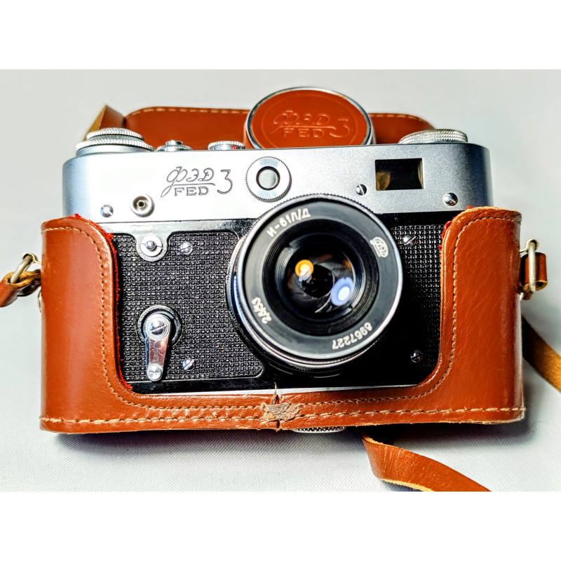 Soviet Film Camera 35mm FED 3 Rangefinder Russian Camera with Industar I-61L/D Lens Soviet Film Camera 35mm FED 3 Rangefinder Russian Camera with Industar I-61L/D Lens