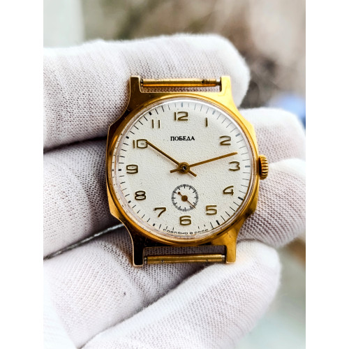 Pobeda Watch USSR 1980s - Vintage Mechanical Timepiece Pobeda Watch USSR 1980s - Vintage Mechanical Timepiece