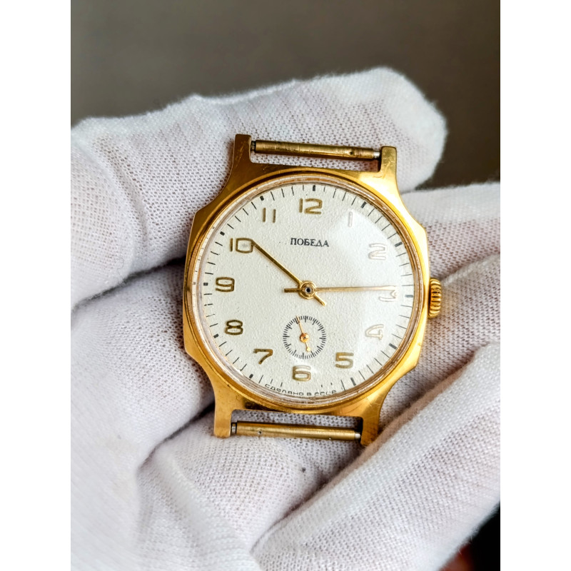 Pobeda Watch USSR 1980s - Vintage Mechanical Timepiece Pobeda Watch USSR 1980s - Vintage Mechanical Timepiece