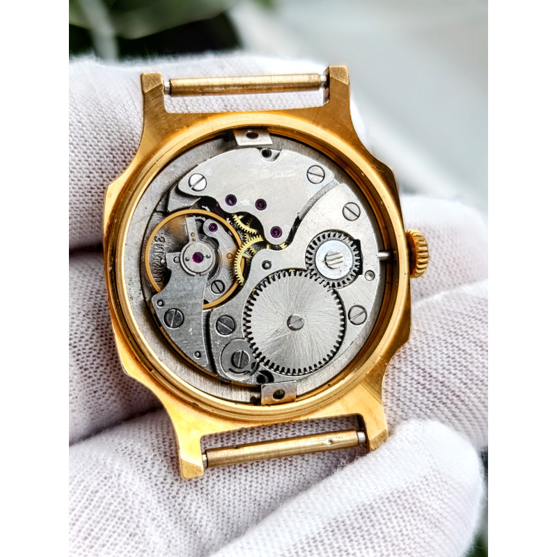 Pobeda Watch USSR 1980s - Vintage Mechanical Timepiece Pobeda Watch USSR 1980s - Vintage Mechanical Timepiece