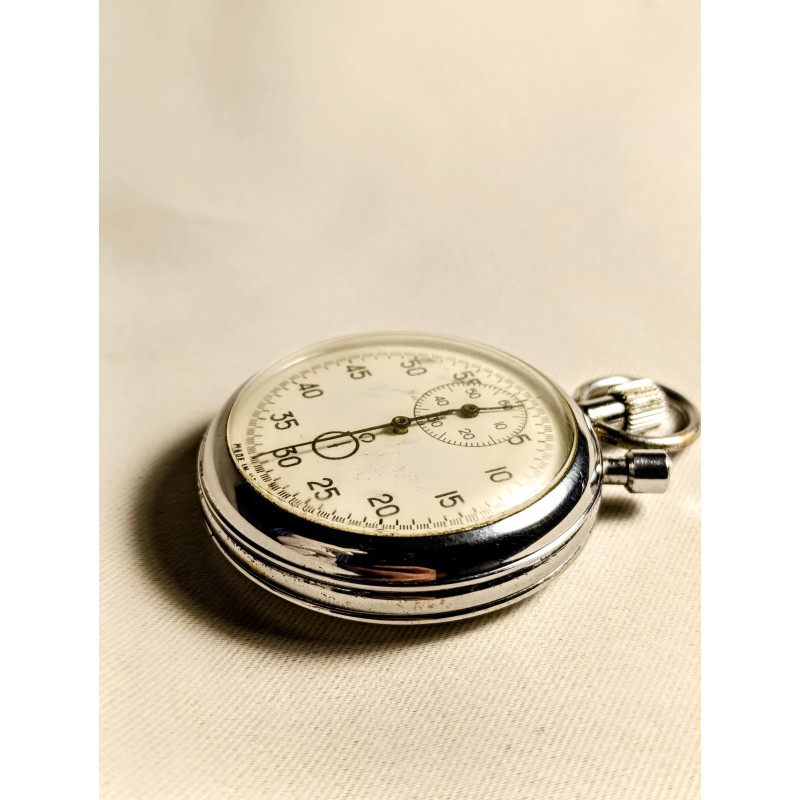 Vintage Soviet Agat Two-Button Mechanical Stopwatch – Original USSR Timepiece Vintage Soviet Agat Two-Button Mechanical Stopwatch – Original USSR Timepiece