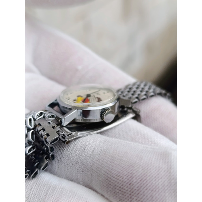 Soviet Watch Luch Children's Women's Wristwatch Caliber 1800 Made in USSR 1970s