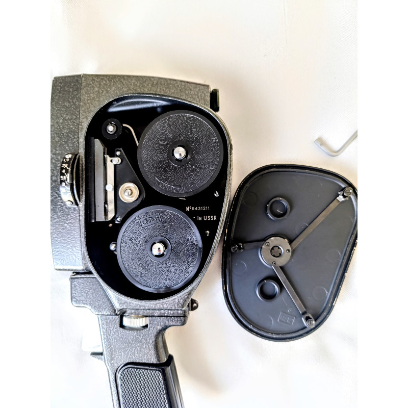 Vintage Soviet 16mm Movie Camera Quartz-M Jupiter-24 Lens Vintage Soviet 16mm Movie Camera Quartz-M Jupiter-24 Lens