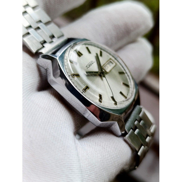Raketa Soviet Mechanical Watch Automatic Winding Caliber 2627.H 29 Jewels Made in USSR 1980s
