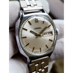 Raketa Soviet Mechanical Watch Automatic Winding Caliber 2627.H 29 Jewels Made in USSR 1980s Raketa Soviet Mechanical Watch Automatic Winding Caliber 2627.H 29 Jewels Made in USSR 1980s