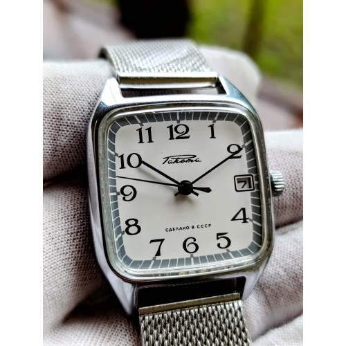 Soviet Vintage Watch Raketa Cal. 2614.H 19 Jewels Made in USSR  Petrodvorets Watch Factory 1980s
