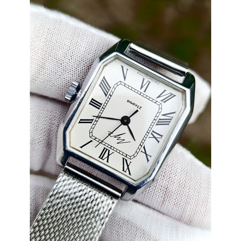 Luch 2209 Authentic USSR Square Watch | Vintage Soviet Horology with Milanese Band Luch 2209 Authentic USSR Square Watch | Vintage Soviet Horology with Milanese Band