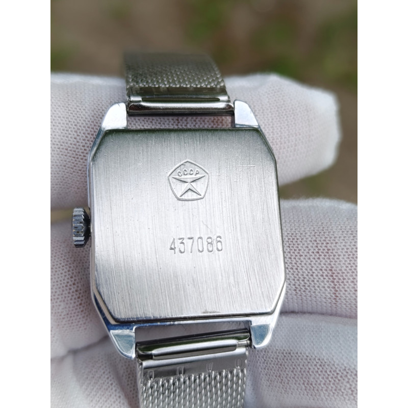 Luch 2209 Authentic USSR Square Watch | Vintage Soviet Horology with Milanese Band Luch 2209 Authentic USSR Square Watch | Vintage Soviet Horology with Milanese Band