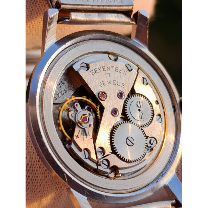 Rare Soviet Poljot 2414 mechanical watch, 17 jewel movement, collectible USSR timepiece
