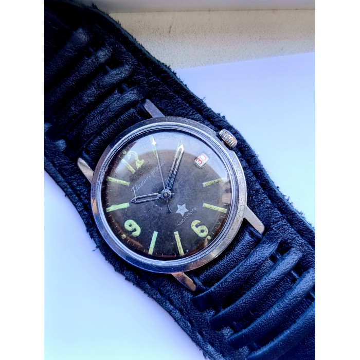 Vostok Komandirskie Early Model 2214 – Rare Soviet Military Watch