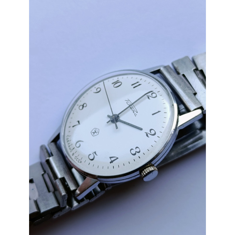 Vintage Soviet Raketa Mechanical Dress Watch – White Enamel Dial Petrodvorets Watch Factory Made in USSR 1970s Vintage Soviet Raketa Mechanical Dress Watch – White Enamel Dial Petrodvorets Watch Factory Made in USSR 1970s