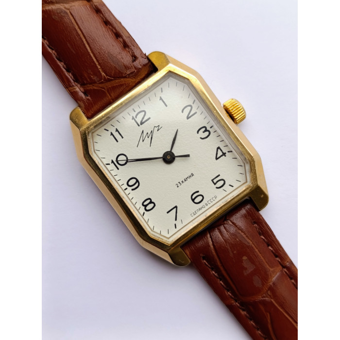 Luch 2209 23 Jewels Vintage Soviet Watch – Octagonal Gold-Plated Case