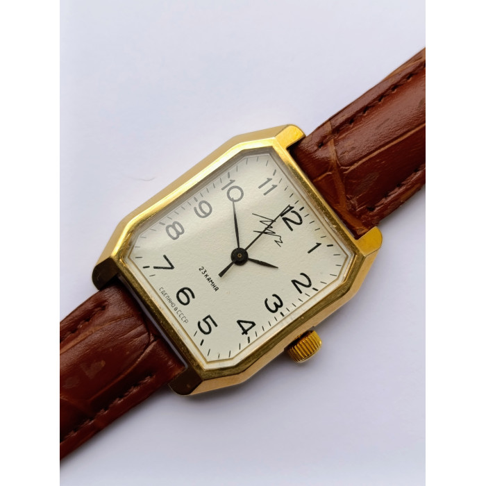 Luch 2209 23 Jewels Vintage Soviet Watch – Octagonal Gold-Plated Case