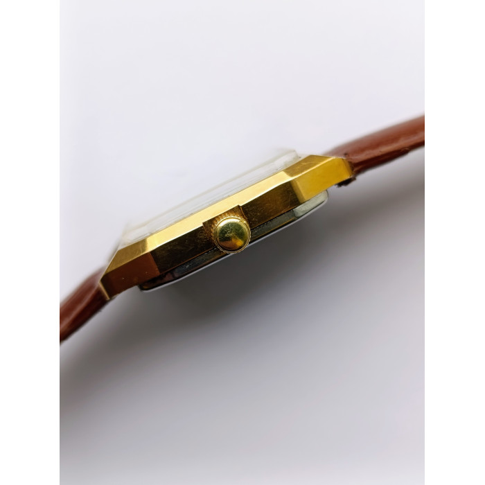 Luch 2209 23 Jewels Vintage Soviet Watch – Octagonal Gold-Plated Case