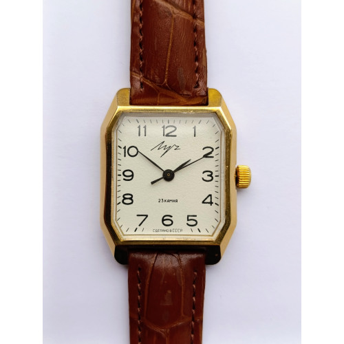 Luch 2209 23 Jewels Vintage Soviet Watch – Octagonal Gold-Plated Case
