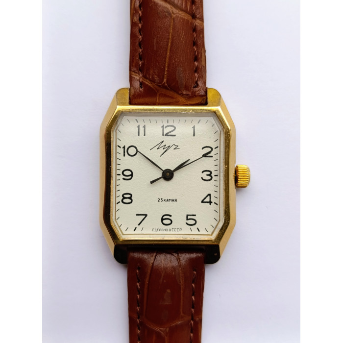Luch 2209 23 Jewels Vintage Soviet Watch – Octagonal Gold-Plated Case