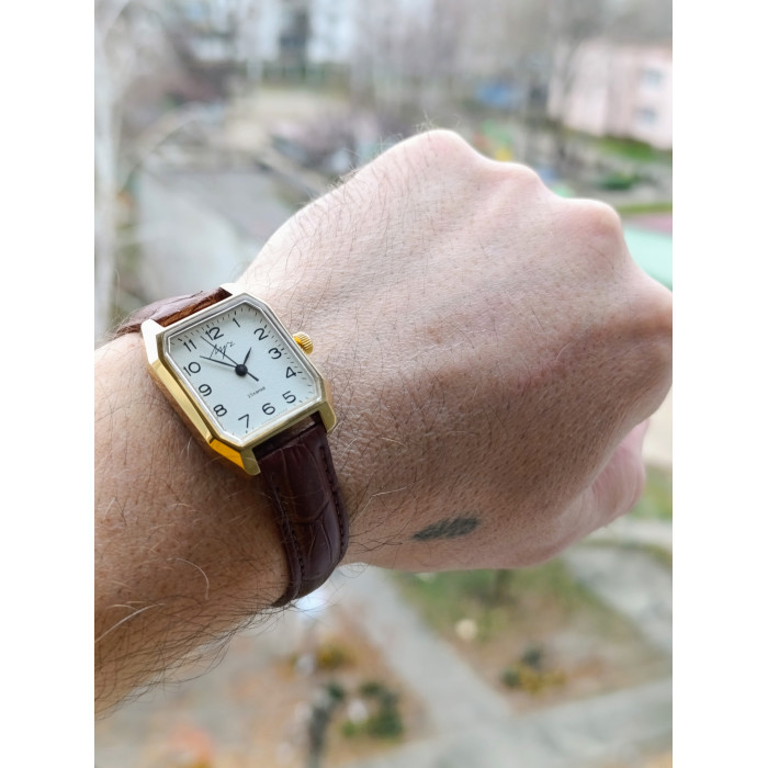 Luch 2209 23 Jewels Vintage Soviet Watch – Octagonal Gold-Plated Case