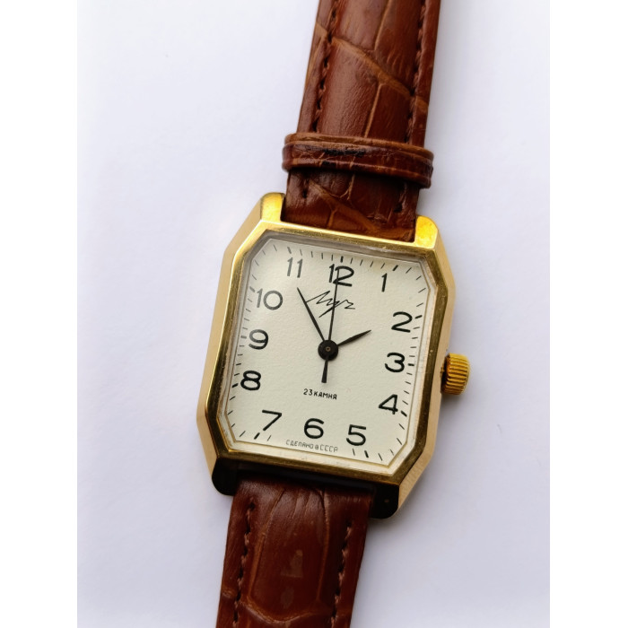 Luch 2209 23 Jewels Vintage Soviet Watch – Octagonal Gold-Plated Case