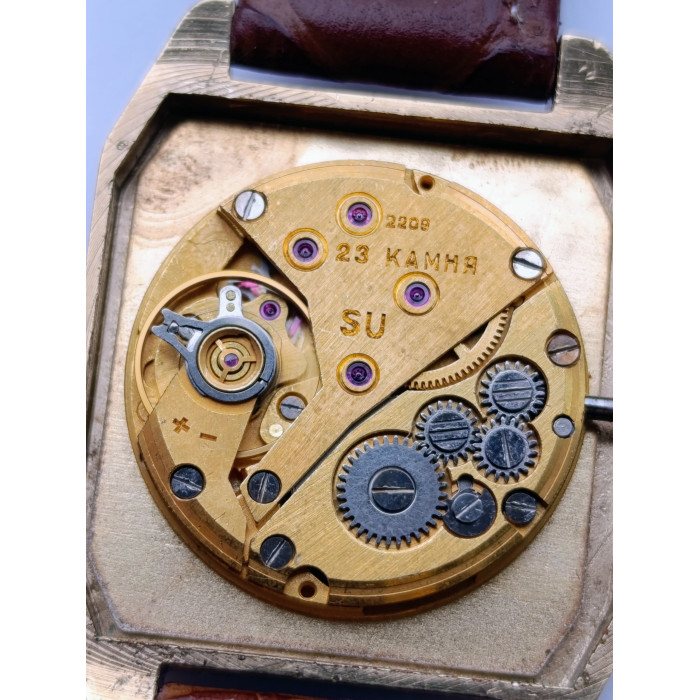 Luch 2209 23 Jewels Vintage Soviet Watch – Octagonal Gold-Plated Case